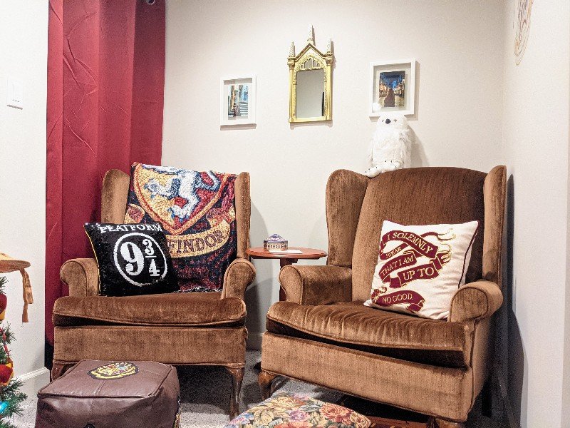 Gryffindor Common Room Furniture Set